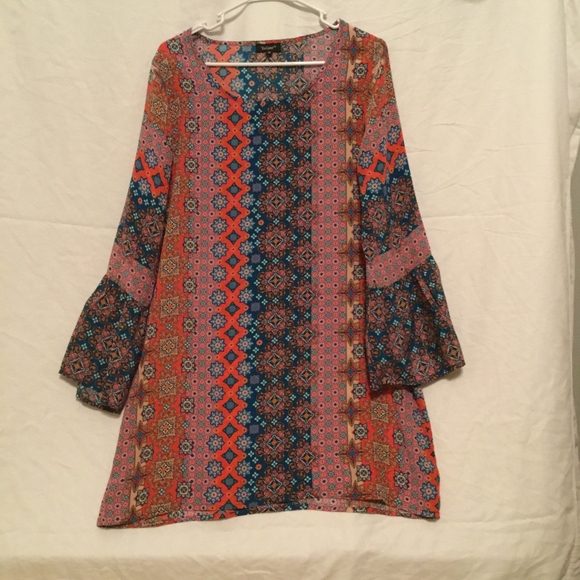 Anthropologie Dresses & Skirts - Anthropologie Tolani dress size M with bell sleeve